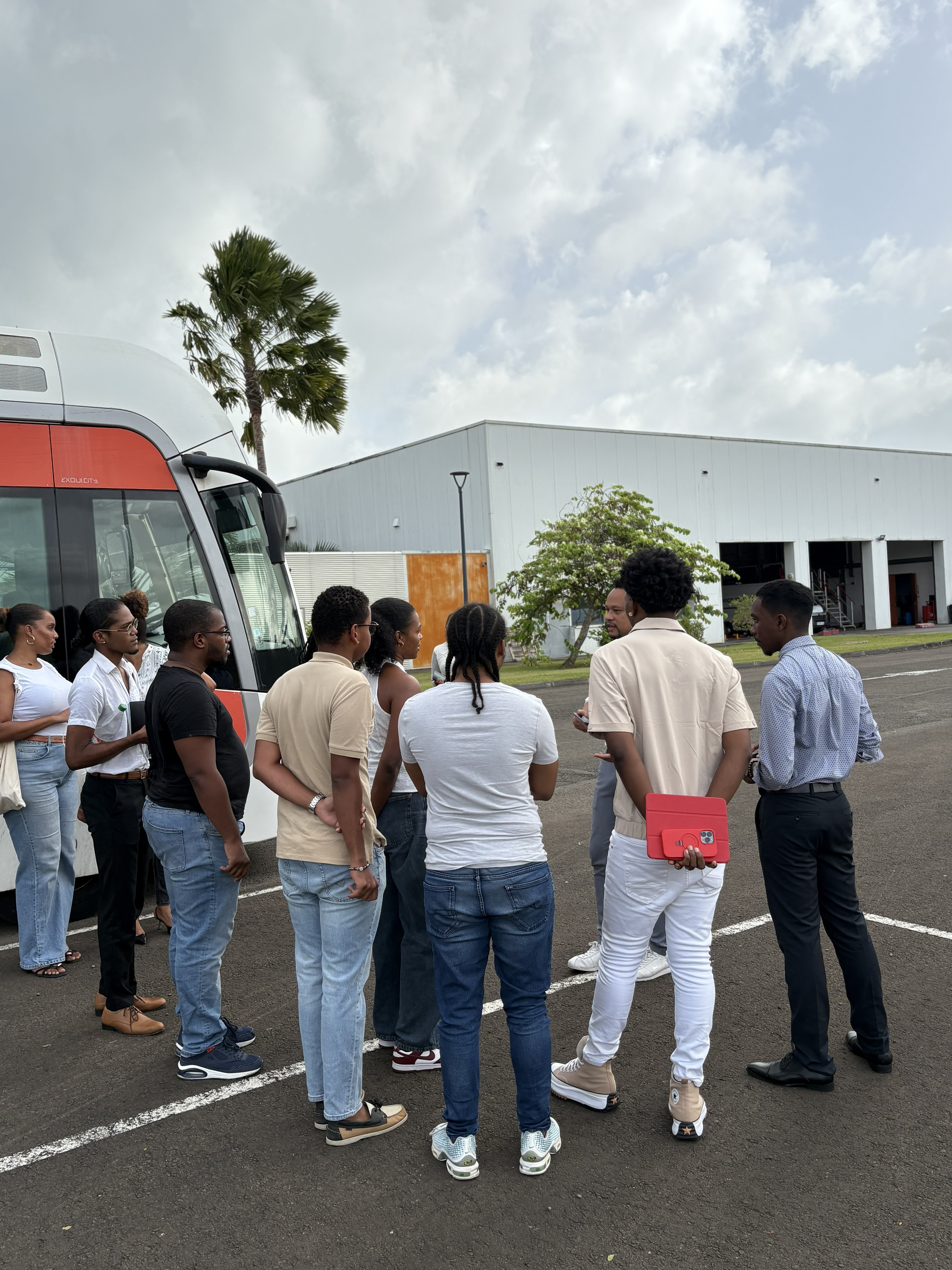 Visite des membres du Conseil des Jeunes Citoyens dans les locaux de la RTM